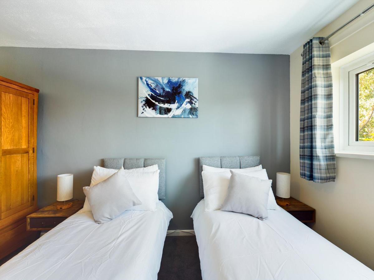 247 Serviced Accommodation In Telford- 3Br House Exterior foto