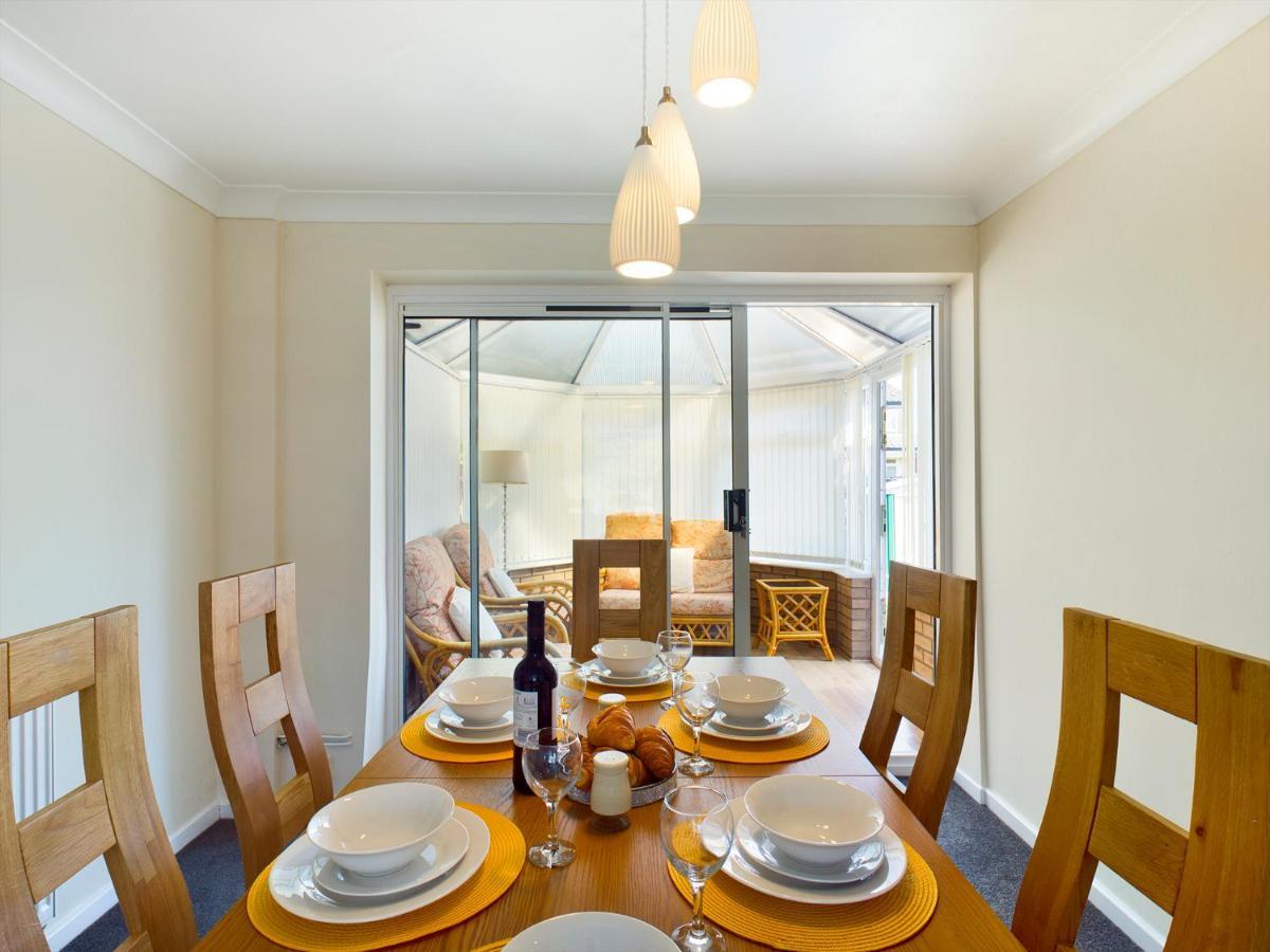 247 Serviced Accommodation In Telford- 3Br House Exterior foto